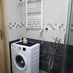 Lesne Tarasy 45a, * Dziwnówek