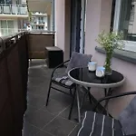 Lesne Tarasy 45a, * Dziwnówek