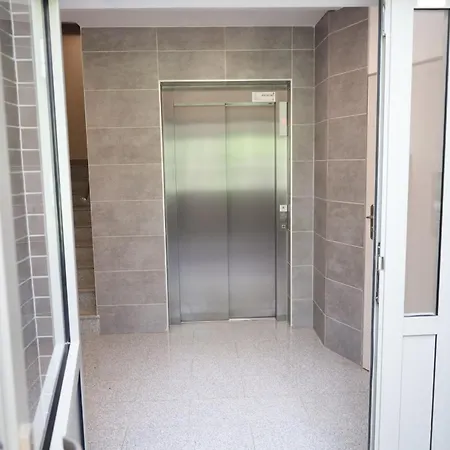 Lesne Tarasy 45a, Apartmán *