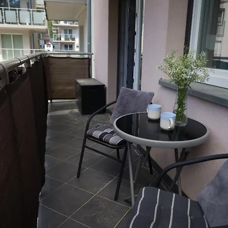 Lesne Tarasy 45a, * Dziwnówek